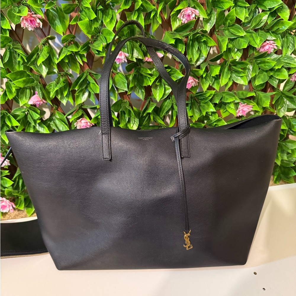 Saint Laurent Black Leather Tote Gold YSL Charm & Pouch Tote Bag - Picture 4 of 16